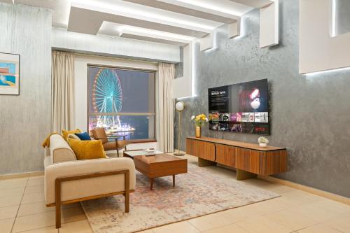 Luxe 3BR and Maid Room with Panoramic Dubai Eye View - JBR Beach
