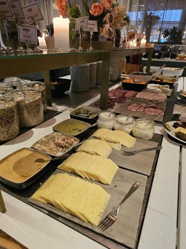 Mad på lejlighedshotellet eller i nærheden