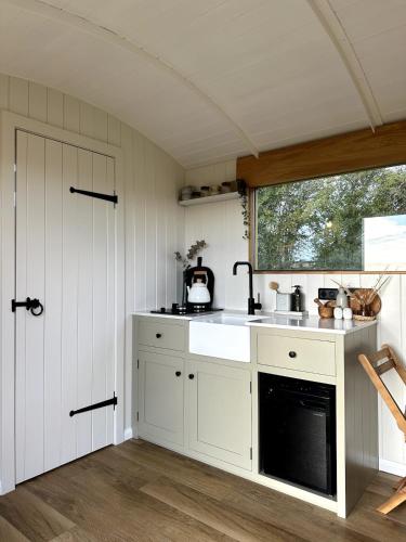 Kuchyň nebo kuchyňský kout v ubytování The Railway Retreat