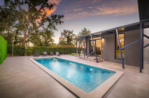 Villa Barcolana by Villsy