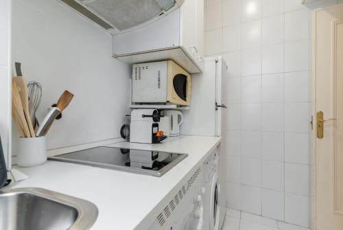Central Cozy -1Bedroom 1Bath -Anton Martin