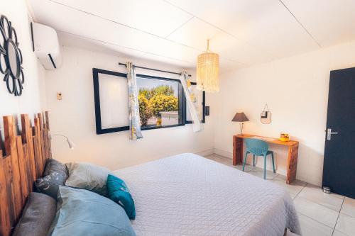 Postel nebo postele na pokoji v ubytování Kaz Lotis - à 50m de la plage Roches Noires