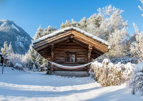 Το WoodMood Cabin with Spa τον χειμώνα