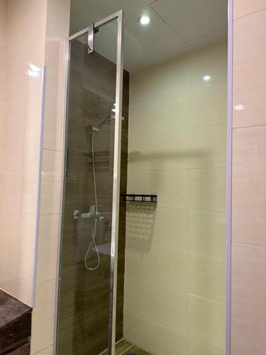 Koupelna v ubytování Staycation at Nagoya Thamrin City Apartment Tower A-15