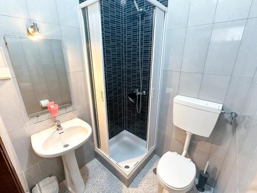 Ένα μπάνιο στο Residencial Boavistense by Umbral