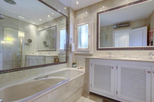 Elegant 2 Bedroom Penthouse in Serene Urb El Presidente RDR521