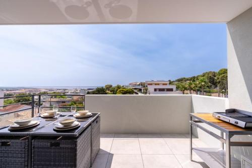 Cosy & Chic Sea & lagoon view garage parking