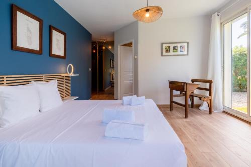 Postel nebo postele na pokoji v ubytování Villa Andria Family-friendly trampoline & pool