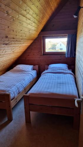 Ένα ή περισσότερα κρεβάτια σε δωμάτιο στο Vakantiehuisje Neblo