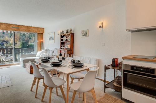 Apartment Mika, Alpes Agency, Slope side location, Central Chamonix, Sleeps 4-6