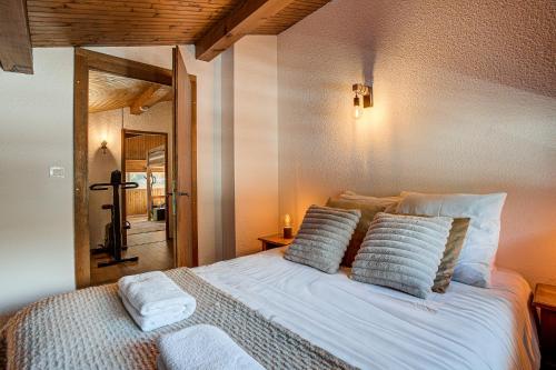 Apartment Mika, Alpes Agency, Slope side location, Central Chamonix, Sleeps 4-6