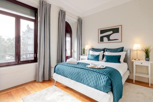 Modern & Cozy Flat with Workspace by HostWise