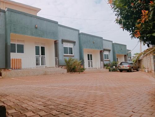 Photo de la galerie de l'établissement Royal Stay, à Kira