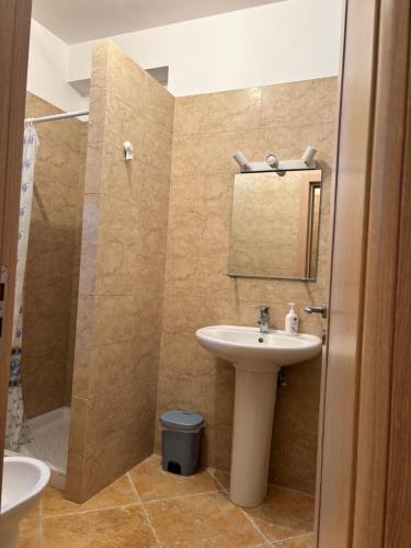 Ένα μπάνιο στο Villa with terrace view on the trulli