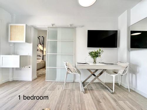 a white room with a desk and two chairs at Boutique Higueron Spa in Fuengirola