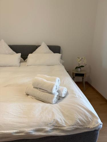 En eller flere senge i et værelse på Noe Apartment