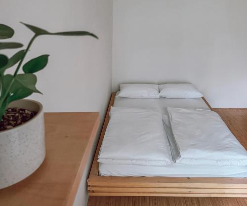 Ένα ή περισσότερα κρεβάτια σε δωμάτιο στο Byteček by Homester