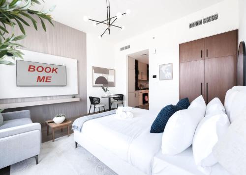 Postel nebo postele na pokoji v ubytování StayShort - Town Square sleeps 2 in Great Location