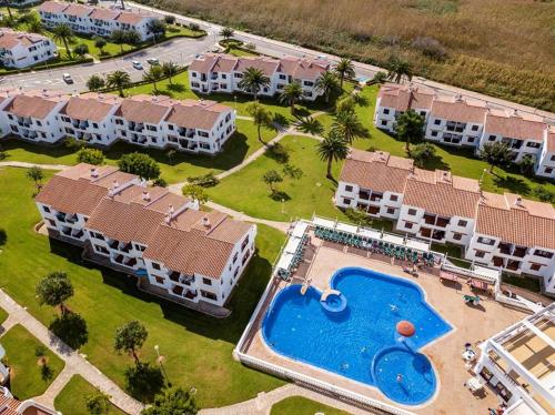 Bazén v ubytování Appartamento Nathan a Son Bou con balcone vista mare nebo v jeho okolí