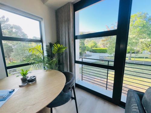 Μπαλκόνι ή βεράντα στο Valley's Embrace Apartment 7