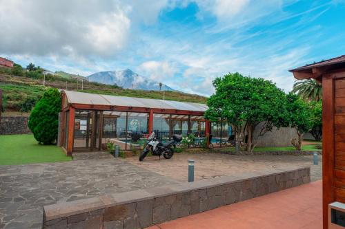 a motorcycle parked in front of a building at Hotel Rural Casablanca in Los Realejos