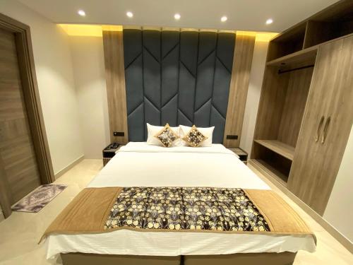 Postel nebo postele na pokoji v ubytování Pals Inn