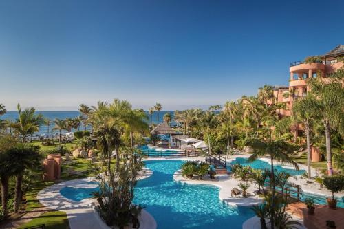 ein Blick auf den Pool im Resort in der Unterkunft Hacienda del Mar member of Meliá Collection in Estepona