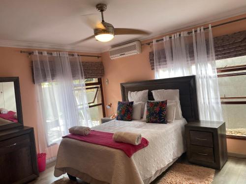 Postel nebo postele na pokoji v ubytování Peaceful picturesque Pecanwood