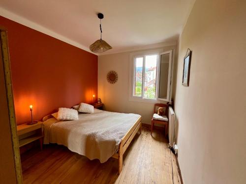 a bedroom with a bed and a window at La Petite Ourse maison de village à Oust in Oust