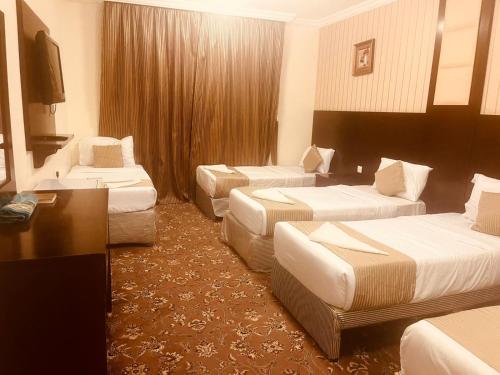 Postel nebo postele na pokoji v ubytování Manara Al Muna 2 Hotel Makkah