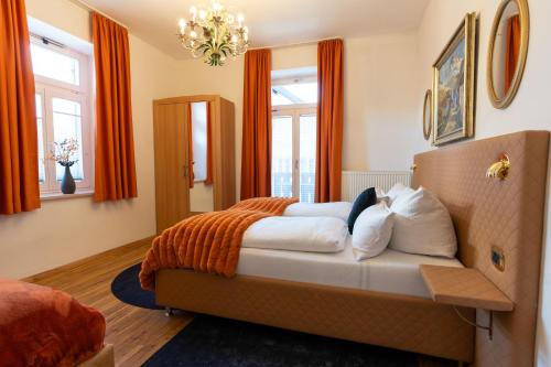 Кровать или кровати в номере Höllental heritage house - Bergblick - 4