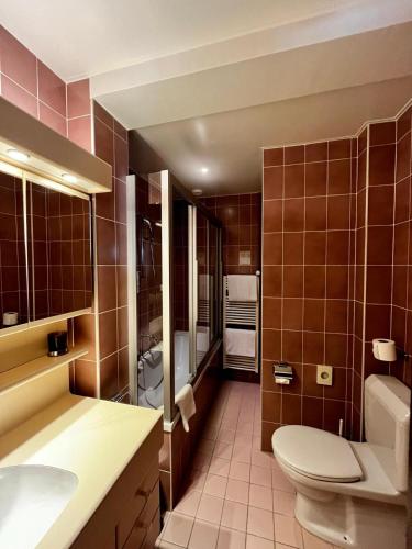 a bathroom with a toilet and a sink at Elite in Lausanne