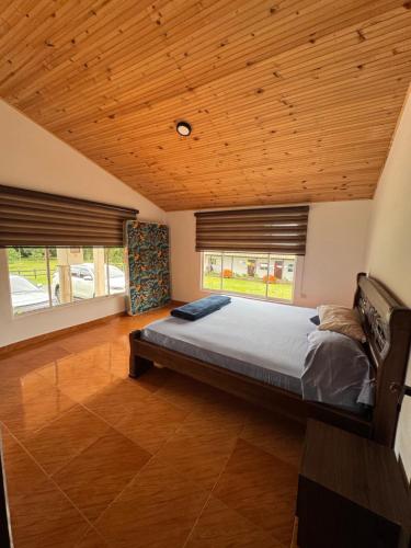 Postel nebo postele na pokoji v ubytování Milagros km30