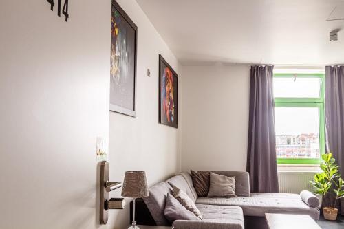 Et opholdsområde på Kapselhotel mit Lounge & Massagesesseln - nähe Hauptbahnhof Halle-Saale