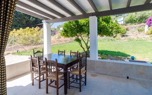 La Casa de los Aguacates entre Marbella, Benahavìs y Estepona