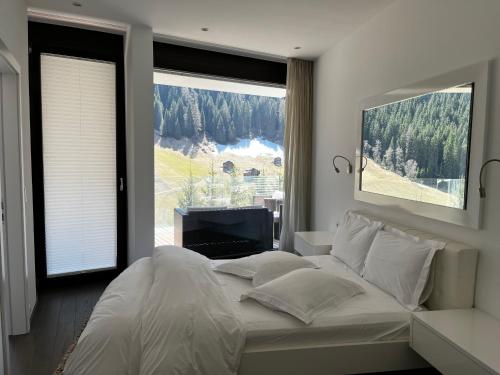 Ένα ή περισσότερα κρεβάτια σε δωμάτιο στο Luxurious 3 bed, 3 bath Apmt w Pool