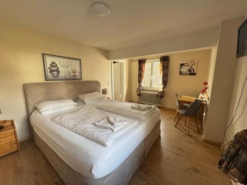 Postel nebo postele na pokoji v ubytování Pension Bergseeblick