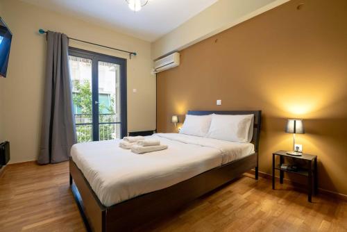 Warm 2BR Apt - Central Kypseli by ΜΡS