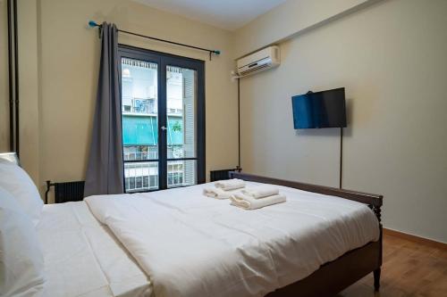 Warm 2BR Apt - Central Kypseli by ΜΡS