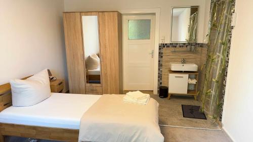 a small bedroom with a bed and a sink at Hoa Xuan Pension in Rötha