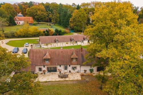 an aerial view of a large house with trees at Gîte du Dreuillet Charme & nature en Sologne in La Celle-sous-Gouzon