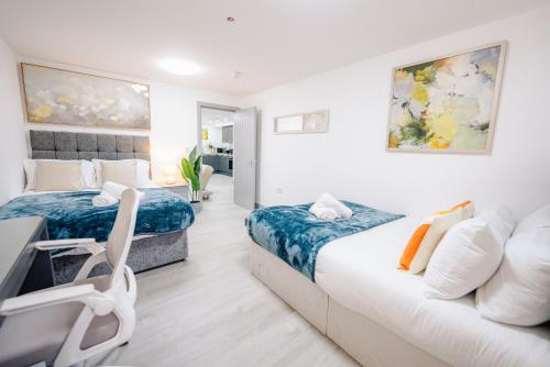 Posezení v ubytování 2 Bedroom 2 Bathroom Luxury Apartment - Fast WiFi & Free Parking