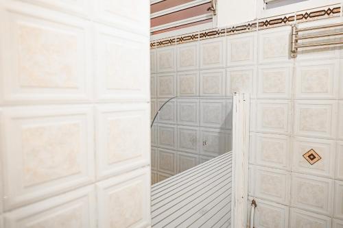 a bathroom with white garage doors and a staircase at Bas de villa 3 chambres - Jardin privé - 20 minutes aéroport in Baie-Mahault