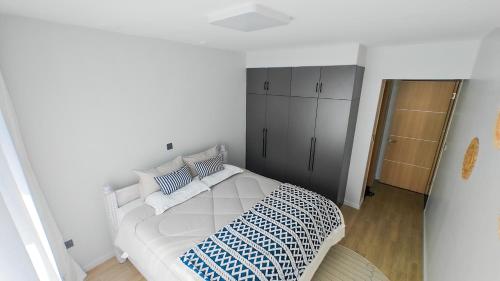 Postel nebo postele na pokoji v ubytování Apartment in Nairobi - Luxury Stay Near JKIA with Pool