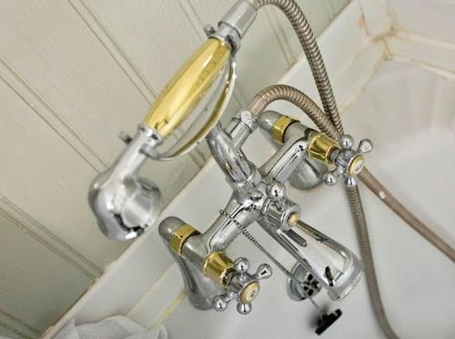 a pair of faucets on a sink in a bathroom at 7 Guests - 6 Bedroom - Free Wi-Fi - NN15 in Burton Latimer