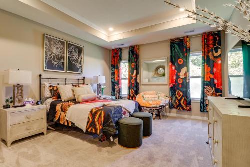 Postel nebo postele na pokoji v ubytování 7 Mi to Boyce Park Family Townhome in Verona!