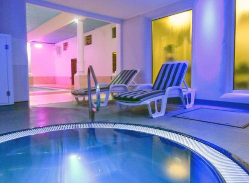 Kolam renang di atau dekat dengan Penventon Park Hotel