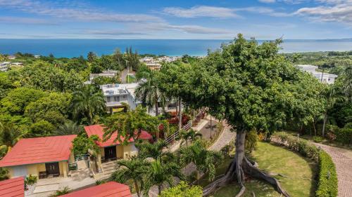 Casita 2 at Ceiba Tree Inn. Tranquility with Garden Views and Pergola with Ocean Overlook