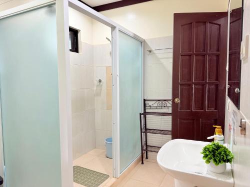 Koupelna v ubytování The Cove Resort Siquijor