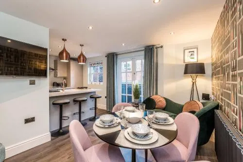 3BR Georgian Quarter Coach Houses - Private Parking photo 7